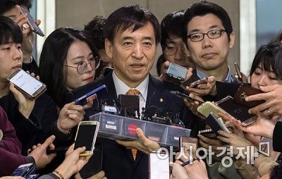 한미 금리역전 길어지나…고민 커지는 韓銀 