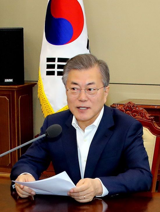 [리얼미터 조사]文대통령 지지율 69.3% 보합세…민주·한국 동반상승