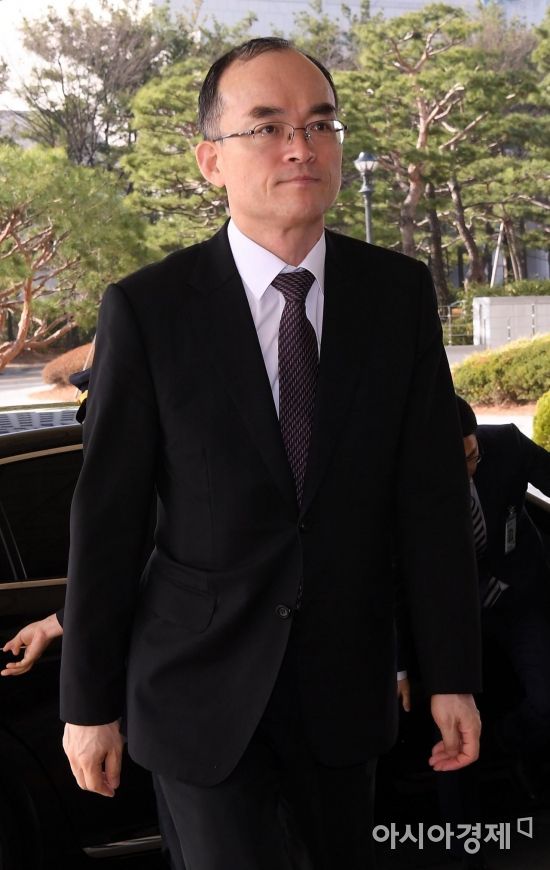 [포토] 출근하는 문무일 검찰총장