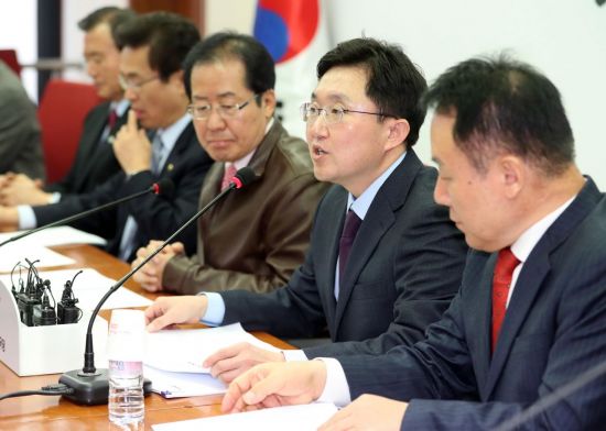 한국당, '면책·불체포특권 폐지' 개헌 당론에 포함키로