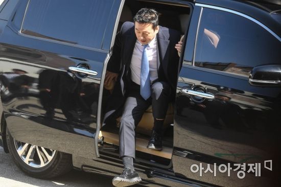 [포토] 정봉주 전 의원, 서울지방경찰청 지능범죄수사대 도착