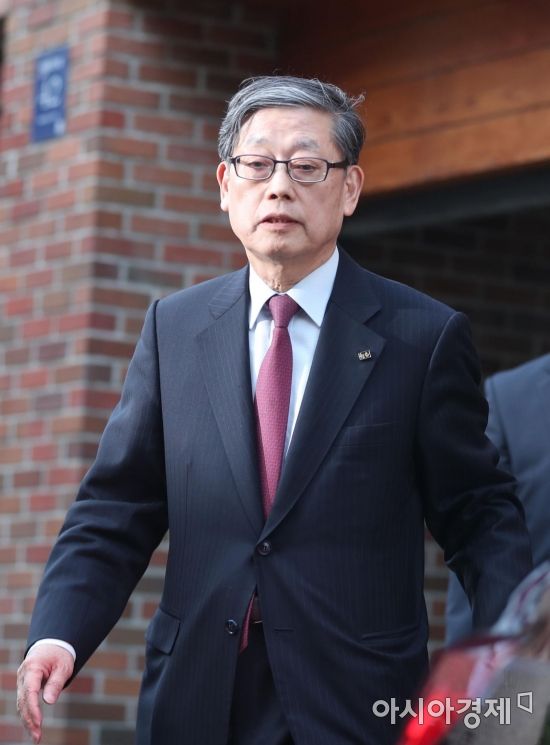 [포토] MB 자택 나서는 김황식 전 총리