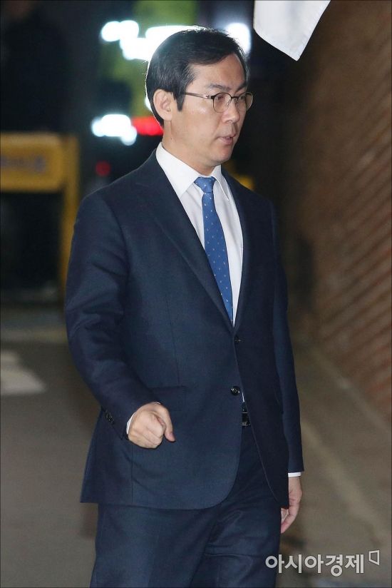[포토] MB 자택 향하는 김영우 의원