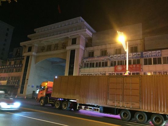 中으로 들어가는 北 화물트럭 갑자기 늘어