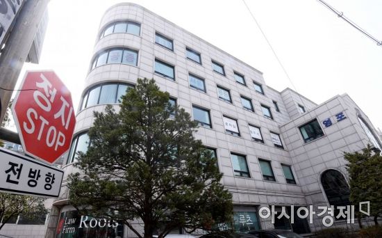 이명박 정부 당시 정보경찰이 생산한 보고 문건이 무더기로 발견된 서울 서초동 영포빌딩.
