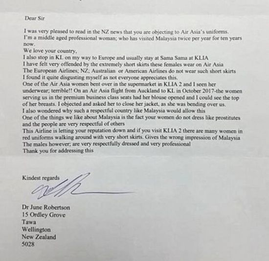 승무원 유니폼이 너무 섹시하다 항의받은 항공사, 어떻길래 (영상)