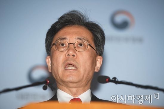 [포토]브리핑하는 김현종 산업통상자원부 통상교섭본부장