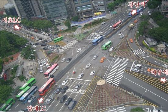 15년 숙원 양재역 사거리 횡단보도 설치