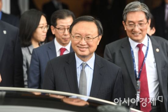 양제츠 중국 외교담당 정치국 위원이 29일 인천국제공항 제1여객터미널을 통해 방한 하고 있다./영종도=강진형 기자aymsdream@