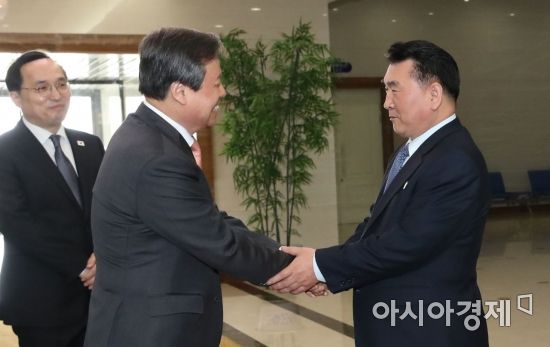 "중단된 겨레말 큰사전·만월대발굴 재개 北에 제안"..南北문화교류 물꼬