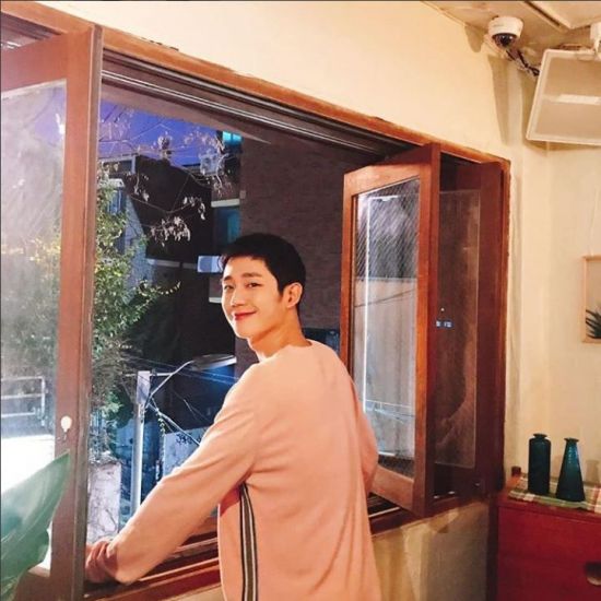 '예쁜 누나' 정해인, '남친짤' 공개하며 본방사수 독려…네티즌 "세번째 돌려보는 중"