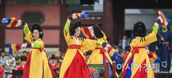 [포토] 경복궁 수문장 임명 축하공연