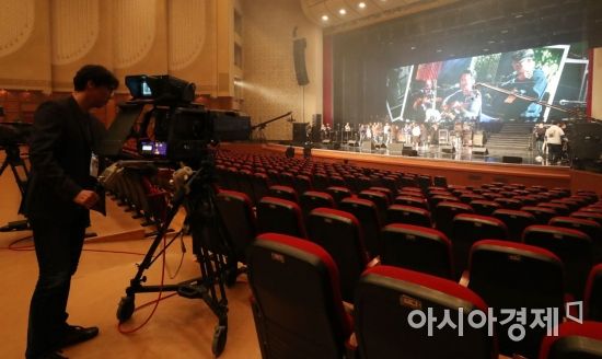 [포토] 남측 예술단 평양 공연 리허설