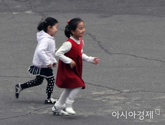 [포토] 환하게 웃는 북한 평양 어린이들