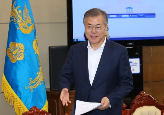 문 대통령 "베트남·UAE 순방 성과 말로 그치지 않게 후속조치 만전"