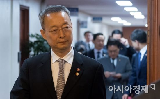 GM 노사 중재 나선 백운규 산업부 장관…"노사협상 조속 타결돼야"