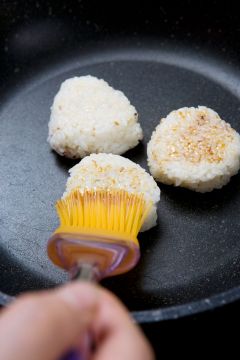 「오늘의 레시피」 날치알 구운 주먹밥
