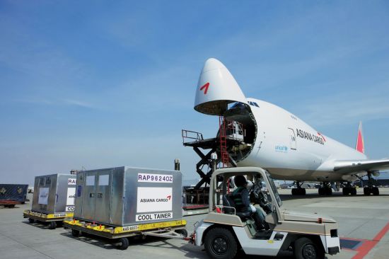 아시아나항공 '전기차 배터리' 운송 재개…2011년 화물기추락 이후 처음(종합)