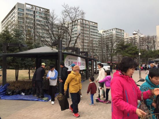 노원구, 영산홍· 산철쭉 나눠주기 