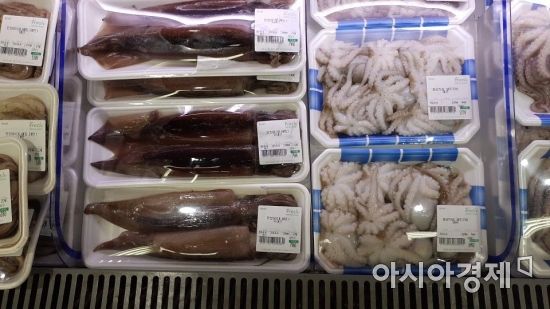 [르포]"주꾸미, 대게 먹을 바에 소고기 먹죠" 소비시장 강타한 '수산물 대란'