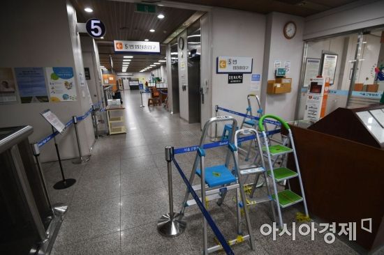 [포토]재판이 진행될 417호 법정 출입구 앞 