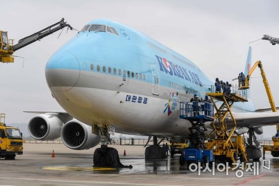 [포토] 시원하게 목욕하는 항공기