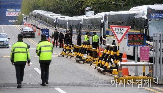 [포토]박근혜 선고 공판 앞두고 분주한 경찰 병력