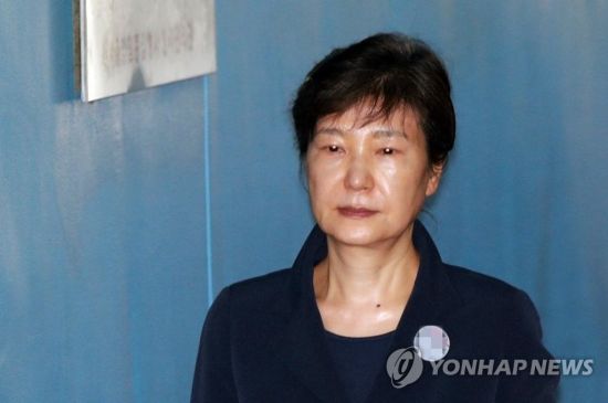 법원, 朴 국정원특활비 징역 6년-공천개입 징역 2년 선고(상보)