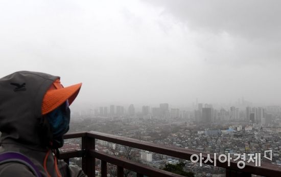 [포토] 황사에 갇힌 도심