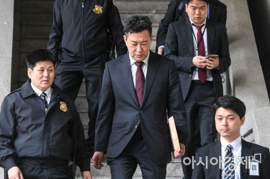 [포토] 박근혜 전 대통령 1심 선고 참석 마친 국선변호인