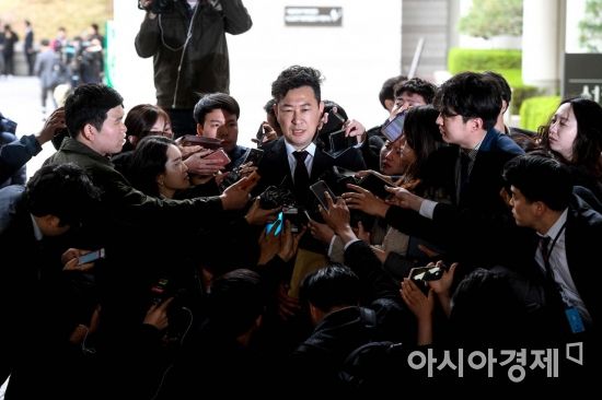 [포토] 박근혜 전 대통령 징역 24년 선고, 항소에 관심 집중