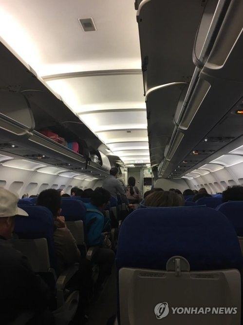 일본행 에어부산 여객기, 착륙 실패로 회항 반복…승객 11시간 갇혀