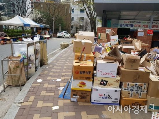 지난 3일 서울 마포구 한 아파트 단지에서 재활용 쓰레기 분리수거가 실시되고 있다. (사진=금보령 기자)