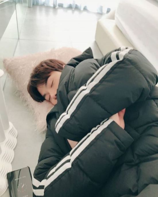 '으라차차 와이키키' 이이경, SNS 통해 근황 공개…팬들 "자는 모습도 멋져"