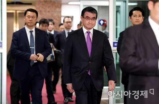 [포토] 김포공항 입국장 나서는 고노 다로