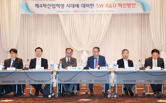 "연구개발·특허DB 활용 강화"…'중소벤처기업혁신성장위원회' 개최