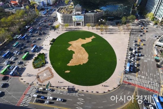 [포토]평화의 한반도 품은 서울광장