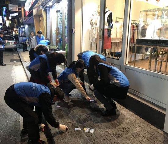 강남구, 불법 성매매 ·대부업 전단지 뿌리 뽑아