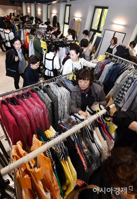 [포토] 사랑나눔 바자회 열린 명동성당