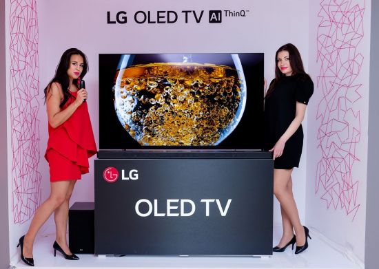 프리미엄 TV가 살린 월드컵 특수...'삼성 75'· 'LG 올레드' 판매 2배 급증 