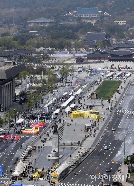 [포토] 차 없는 거리 시행된 세종대로
