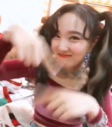 트와이스 나연, ‘왓 이즈 러브’ 1위 소식에 온몸으로…놀라운 ‘기쁨 댄스’