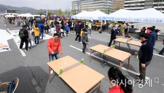 [포토] 도심 속 탁구 한 판