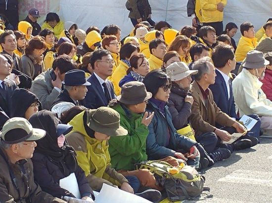 장만채, 목포 신항서 세월호 희생자 추모