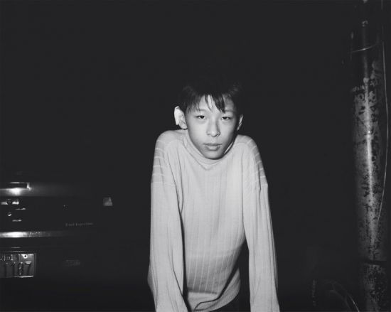 오형근 작가의 '귀를 다친 아이. 럭키 클럽 앞(1993)' (사진=서울시립 남서울미술관 제공)