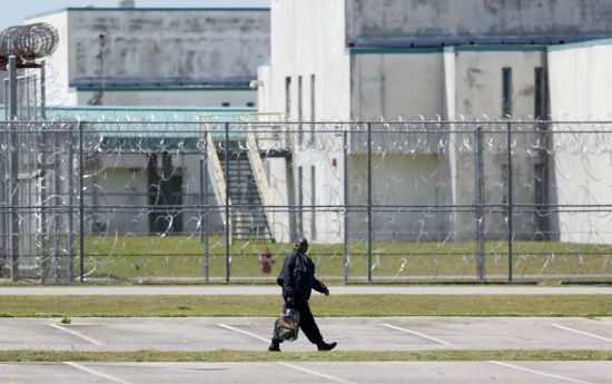 美 교도소서 칼부림·폭력사태…7명 숨져(종합)