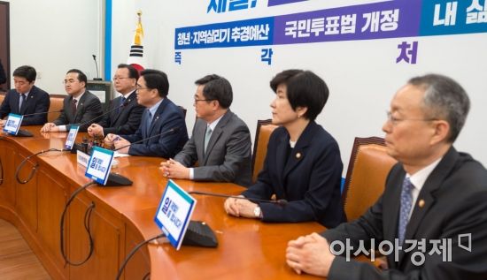 [포토] 민주당 찾아간 김동연 부총리