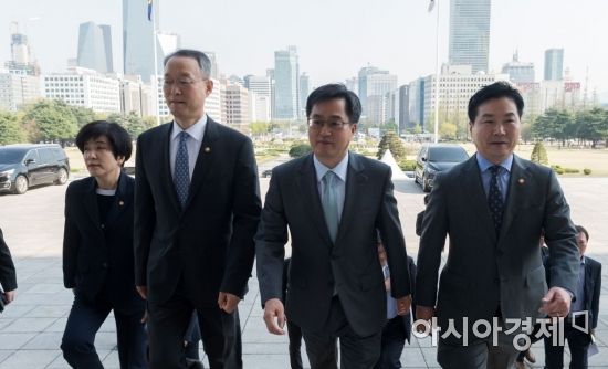 [포토] 일자리추경위해 국회 찾은 경제관련장관들