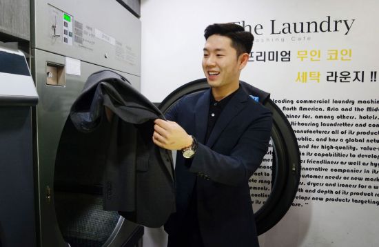 "정장, 이제 세탁기에 돌리세요"…브렌우드, '워셔블 수트' 출시