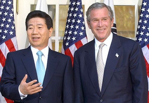 2005년 당시 노무현 대통령과 부시 미 대통령의 한미정상회담 모습.